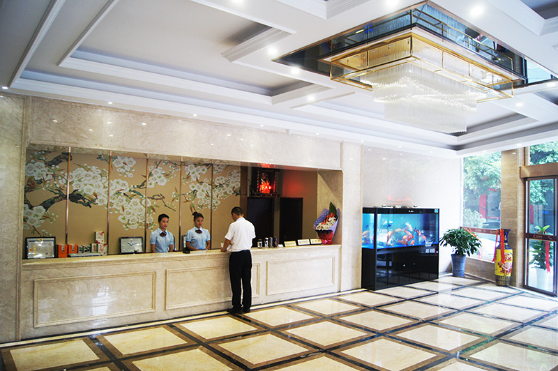 酒店总服务台